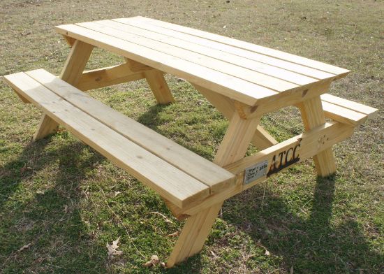Picture of Picnic Table 